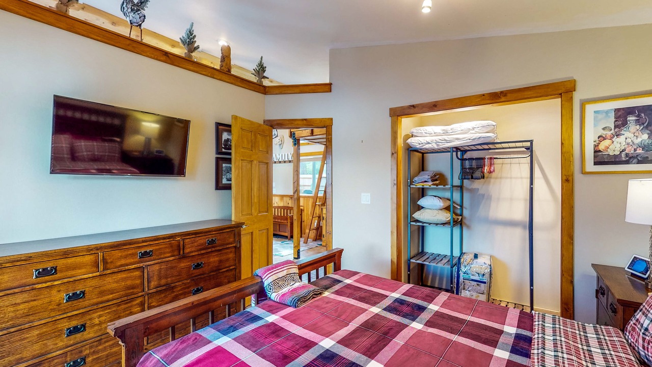 Photo of Bedroom in Loon Lake