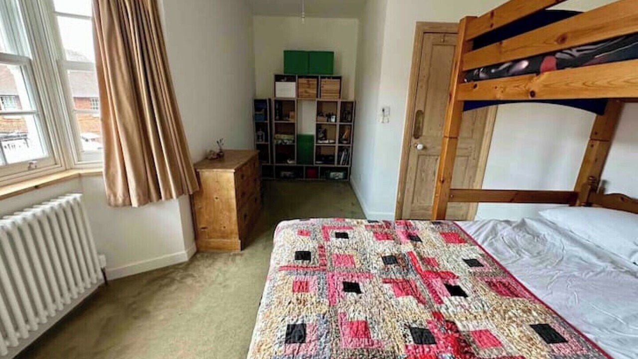 Photo of Bedroom in College Park and Old Oak