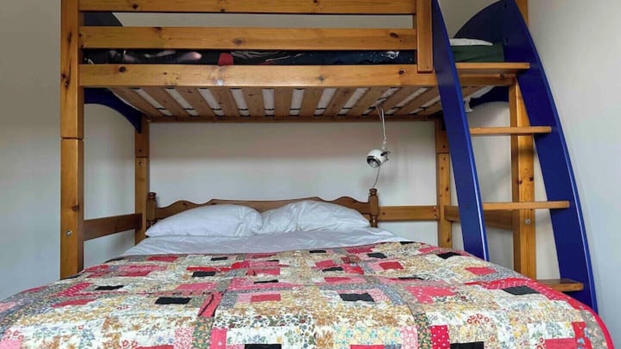 Photo of Bedroom in College Park and Old Oak