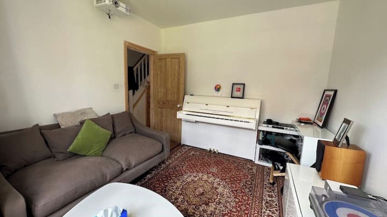 Photo of Livingroom in College Park and Old Oak