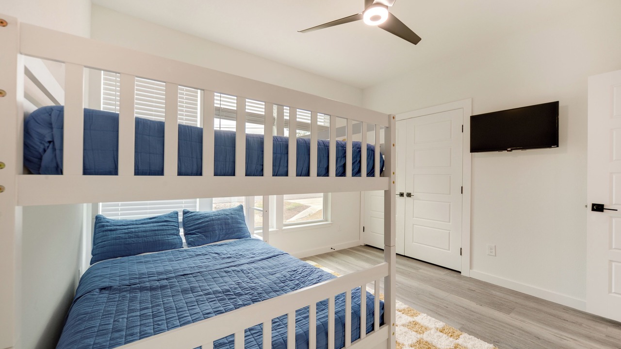 Photo of Bedroom in Canyon Lake