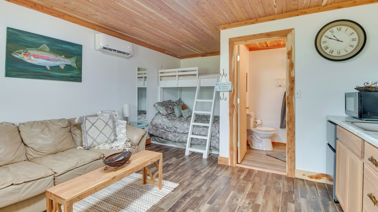 Photo of Bedroom in Lone Rock