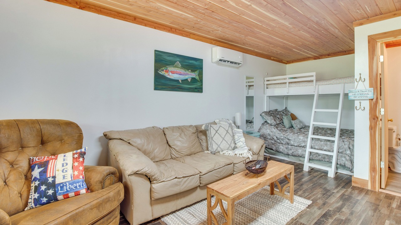 Photo of Livingroom in Lone Rock