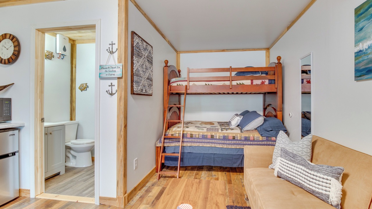 Photo of Bedroom in Lone Rock