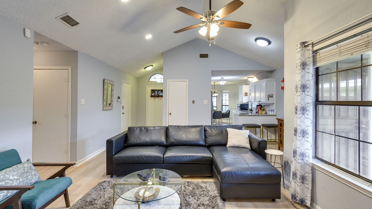 Photo of Livingroom in Everman