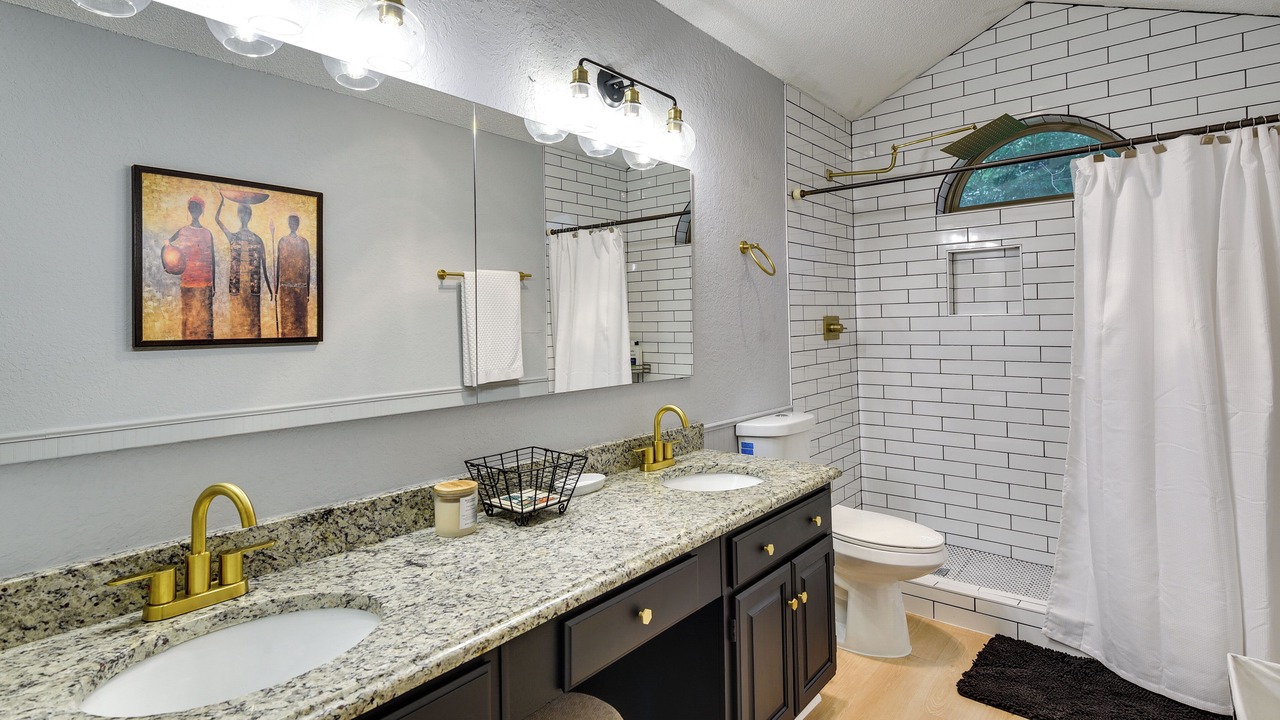 Photo of Bathroom in Everman