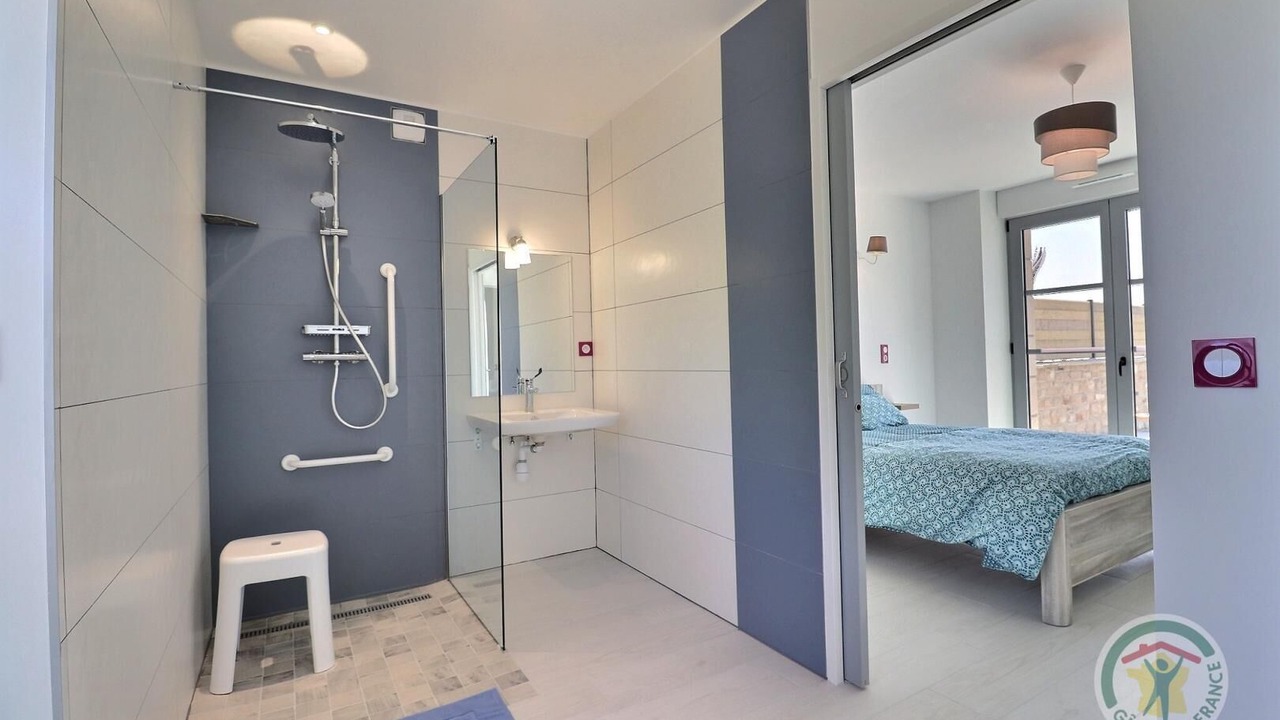 Photo of Bathroom in Saint-Coulomb