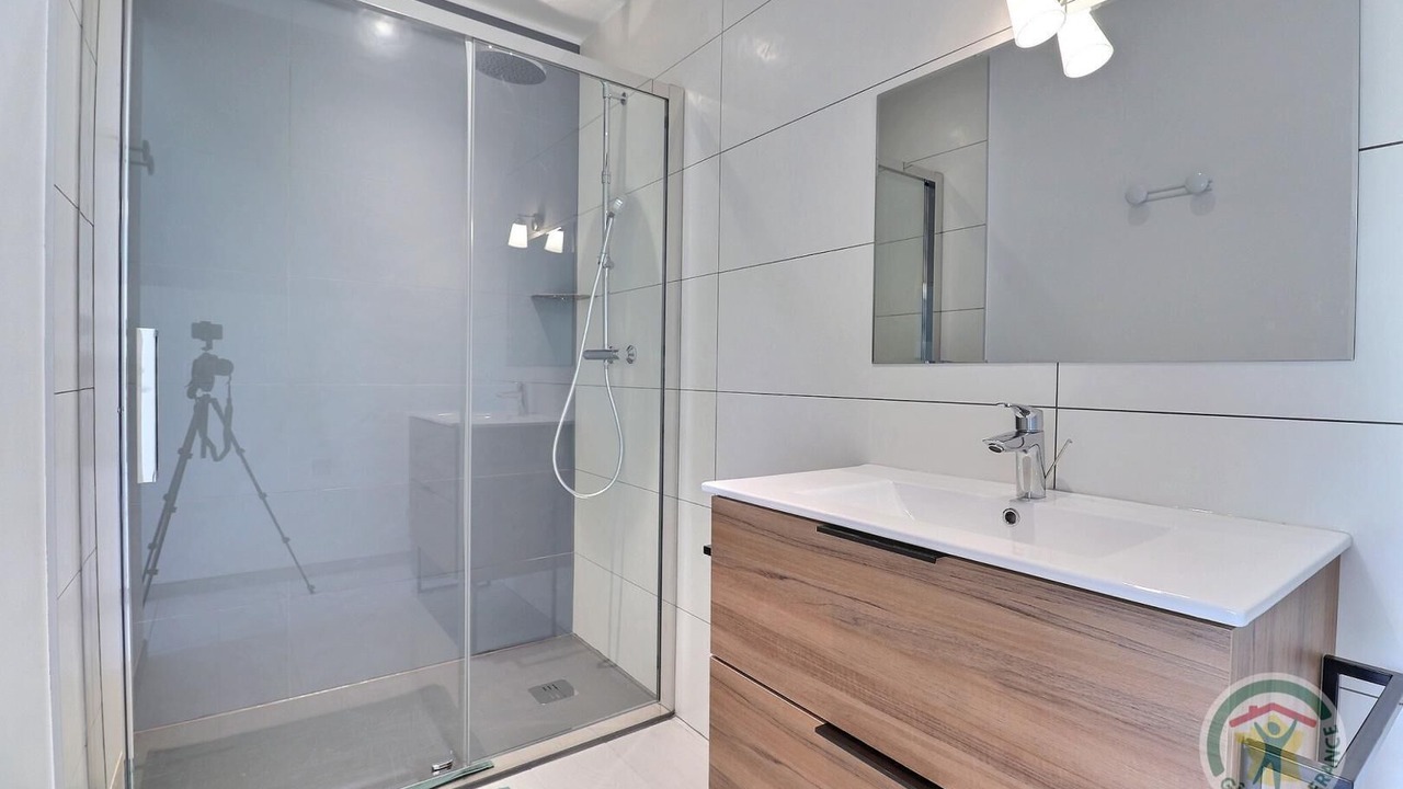 Photo of Bathroom in Saint-Coulomb