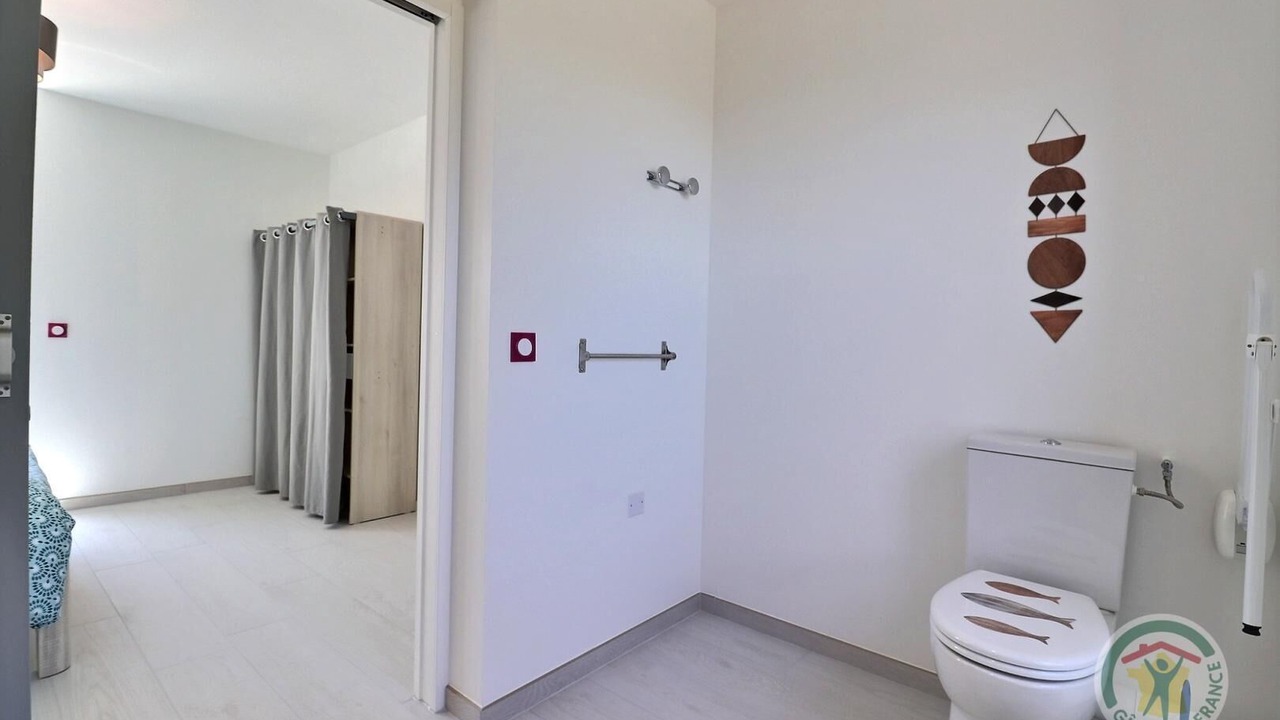 Photo of Bathroom in Saint-Coulomb