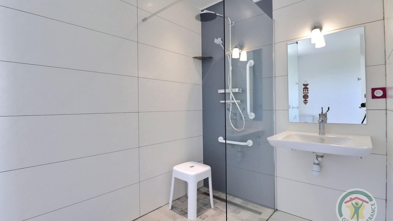 Photo of Bathroom in Saint-Coulomb