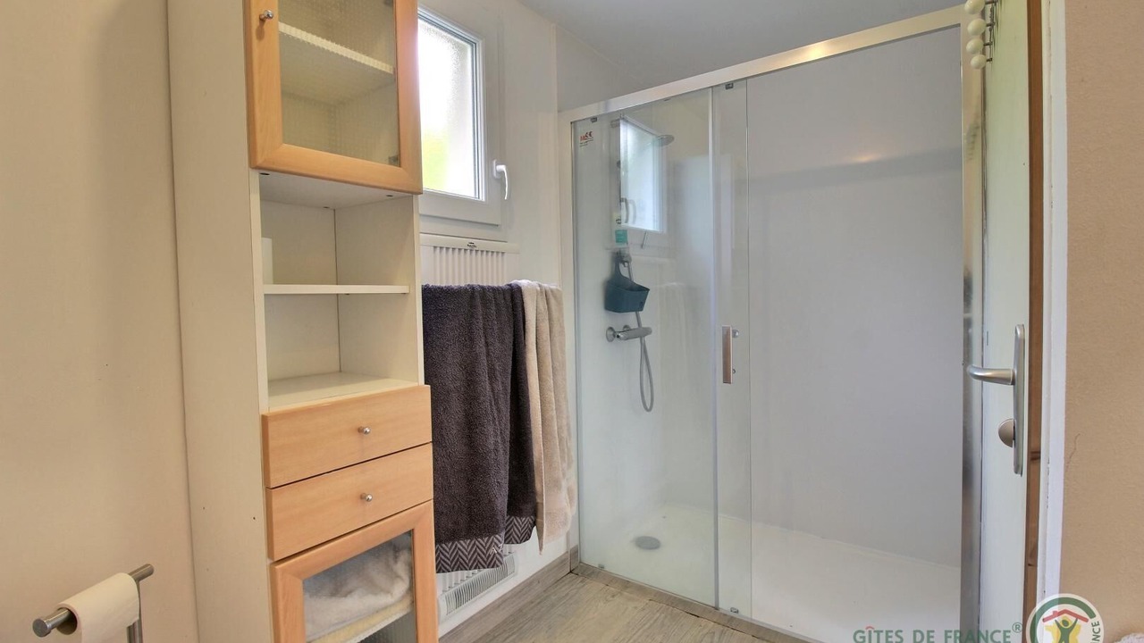 Photo of Bathroom in Tredrez-Locquemeau