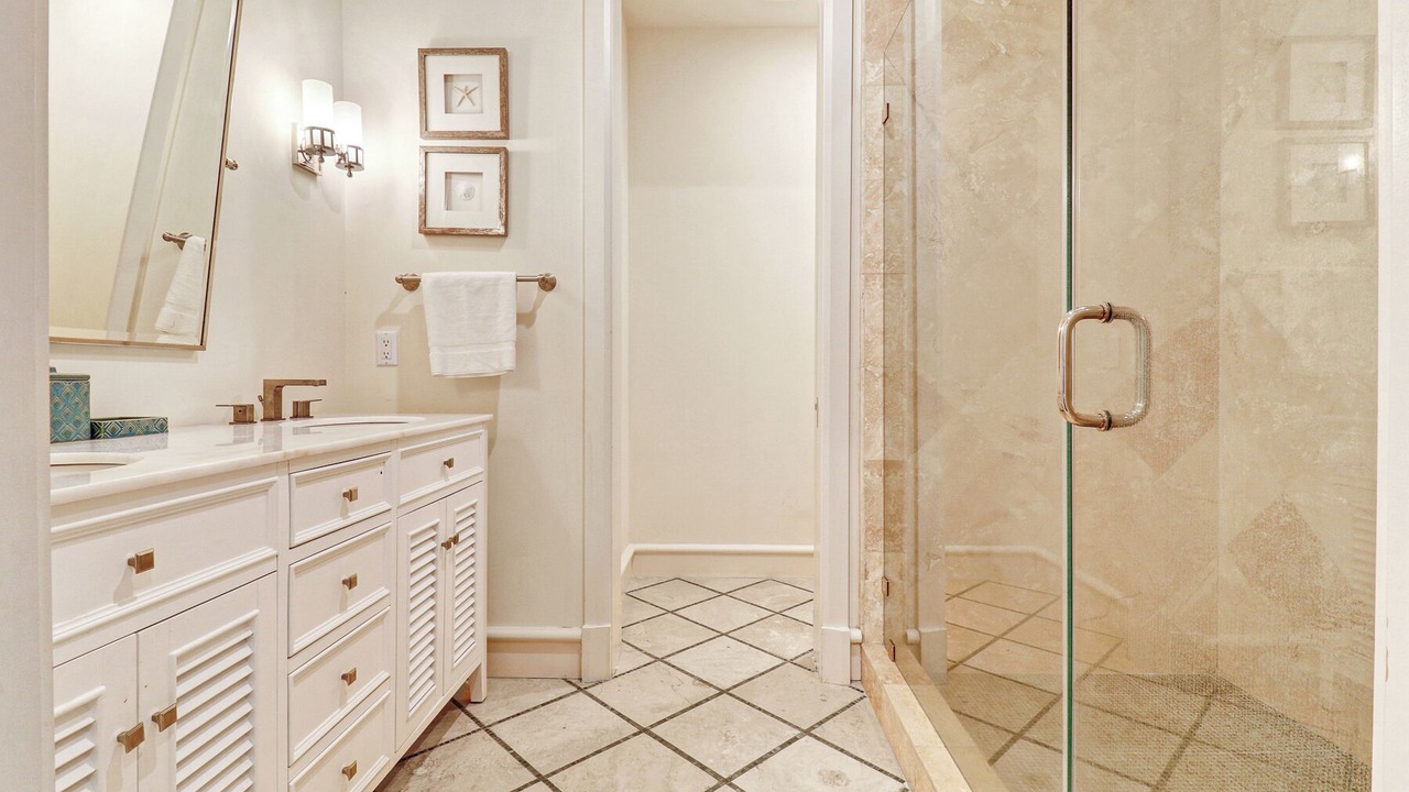 Photo of Bathroom in Beach Lagoon