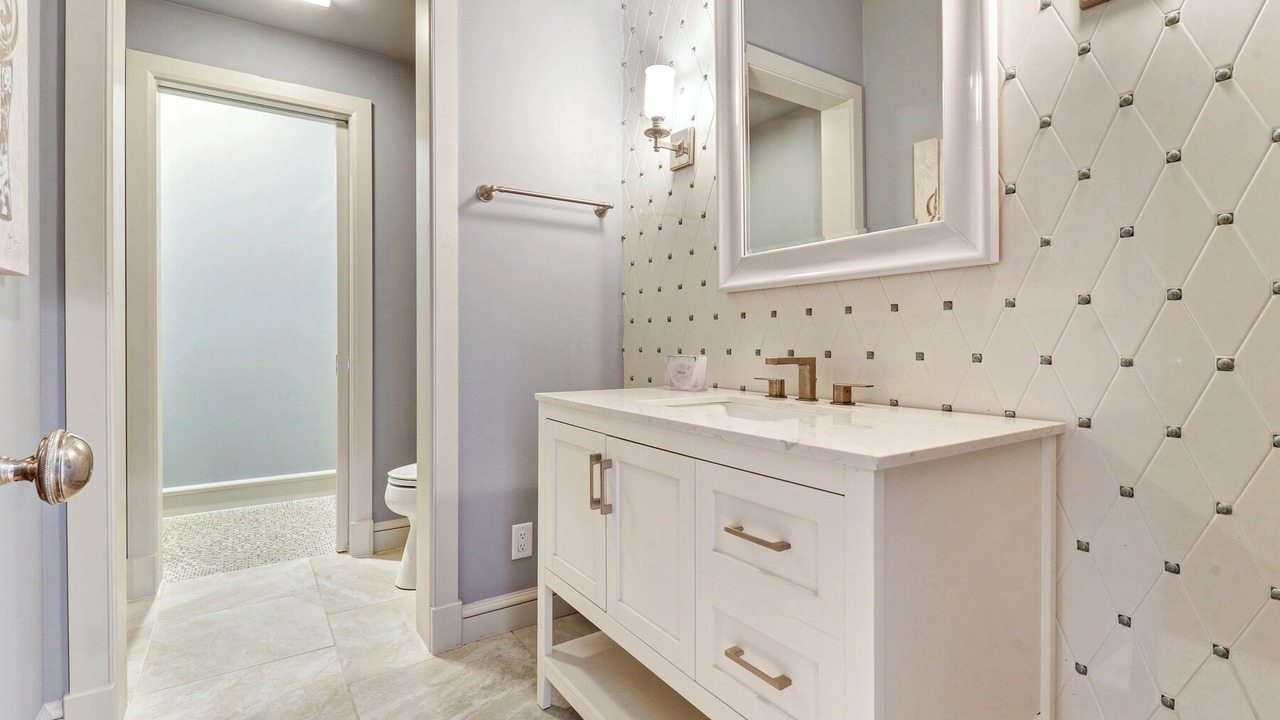 Photo of Bathroom in Beach Lagoon