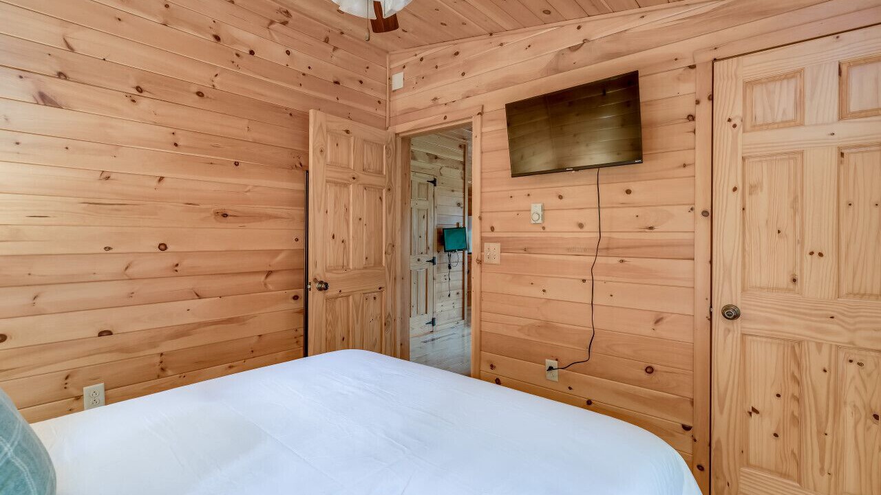Photo of Bedroom in Wellesley Island