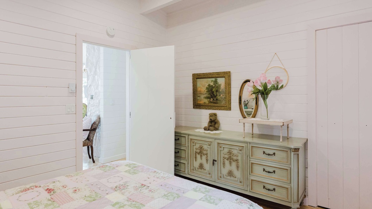 Photo of Bedroom in Colpoys Bay