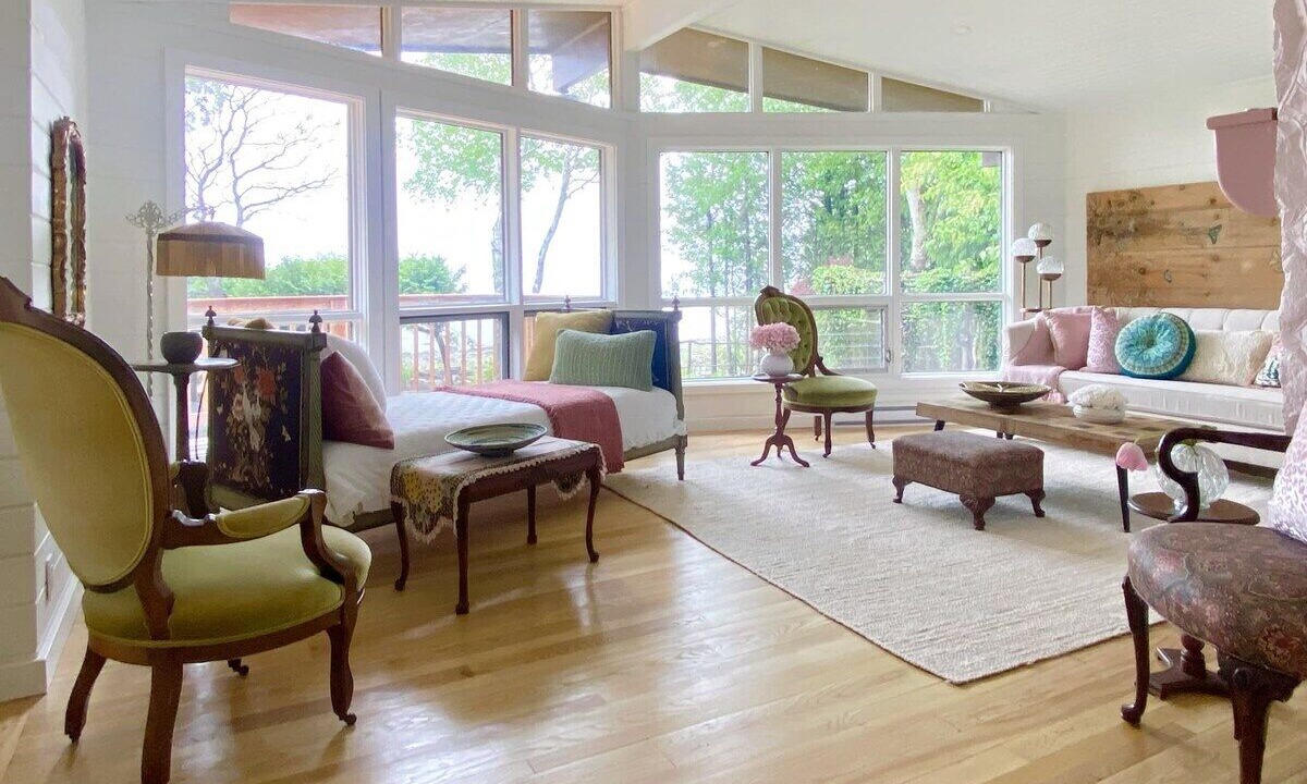 Photo of Livingroom in Colpoys Bay
