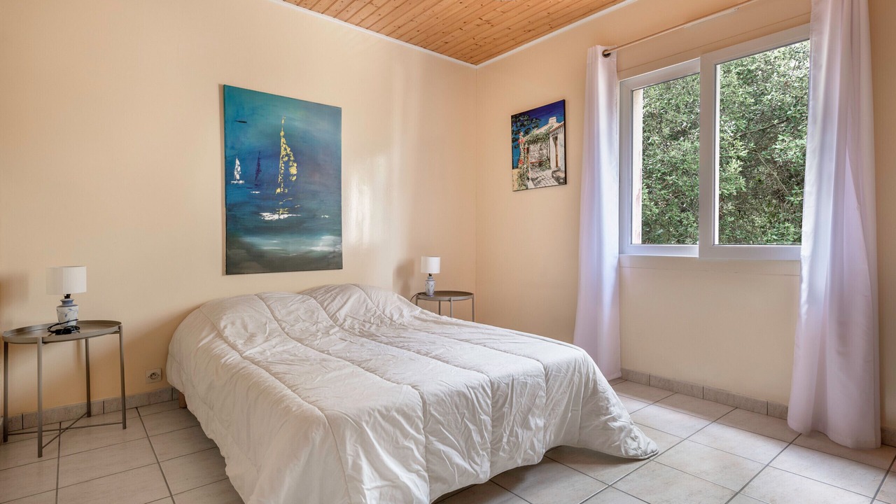 Photo of Bedroom in Saint-Michel-Chef-Chef