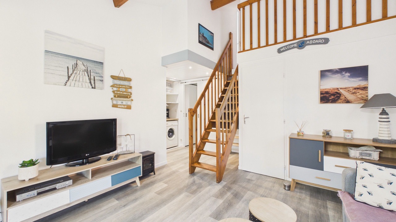 Photo of Livingroom in Saint-Michel-Chef-Chef
