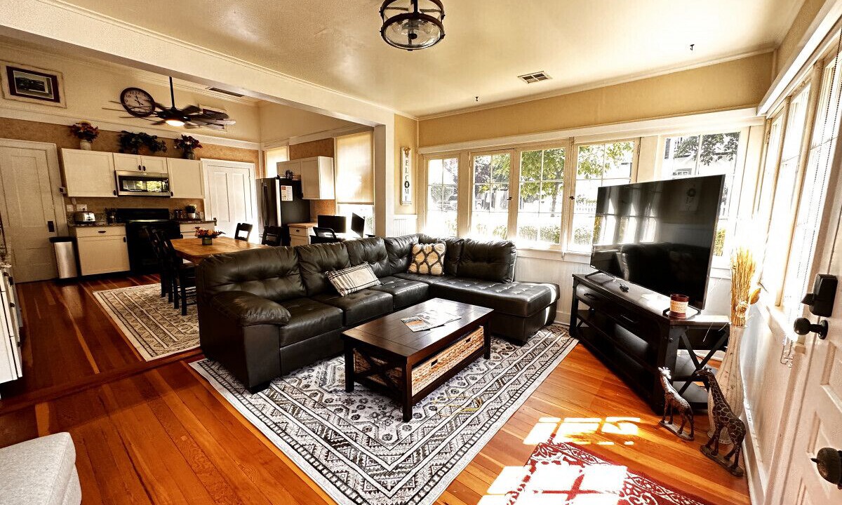 Photo of Livingroom in Jacksonville