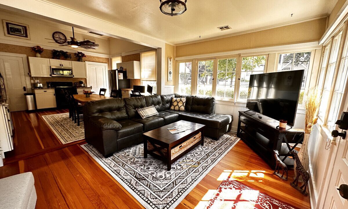 Photo of Livingroom in Jacksonville