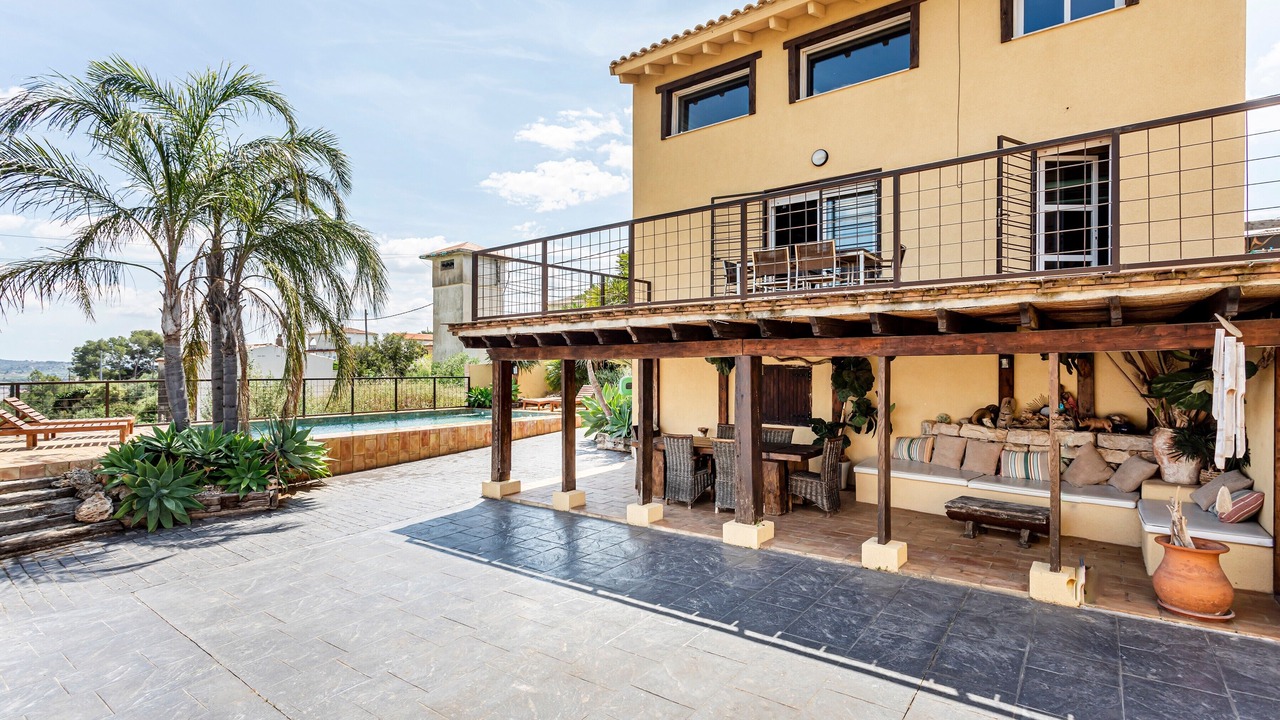 Photo of Outdoor in Llombai