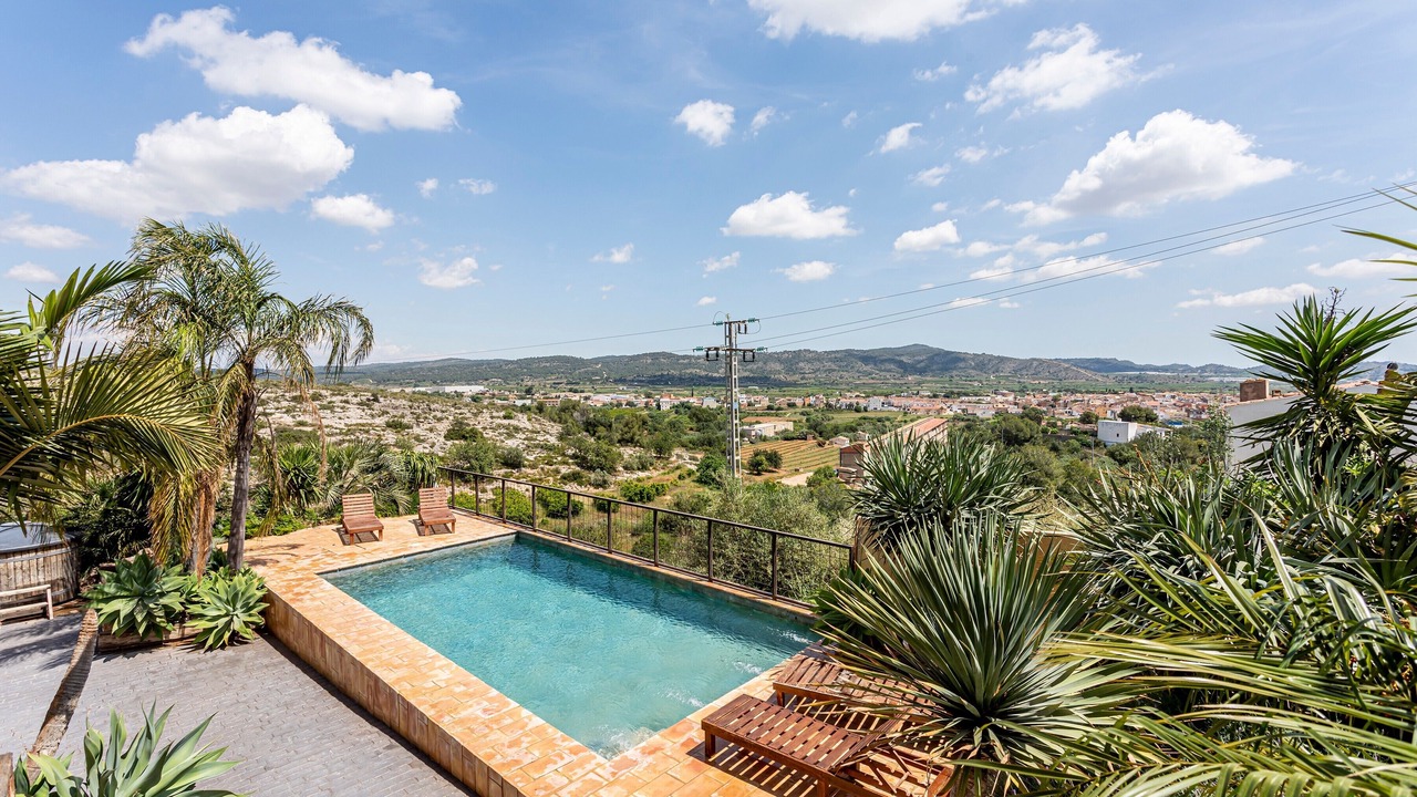 Photo of Outdoor in Llombai