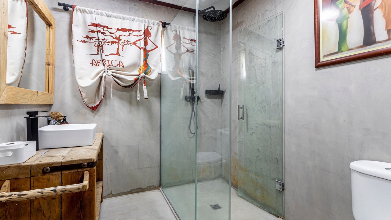 Photo of Bathroom in Llombai