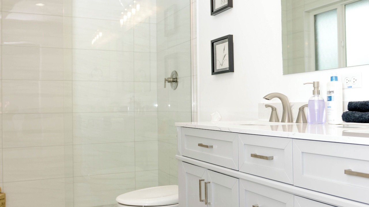 Photo of Bathroom in Sandy