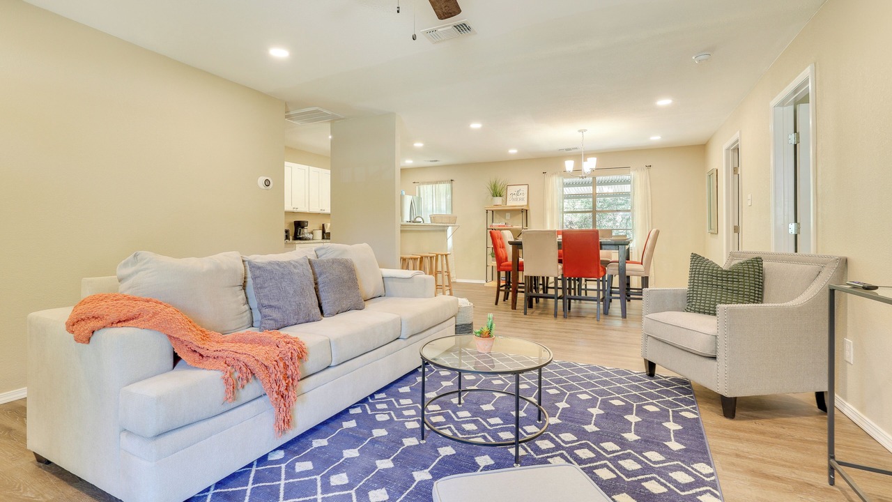Photo of Livingroom in Vance Jackson