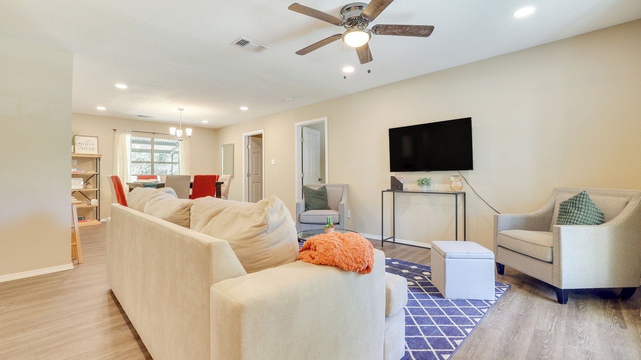 Photo of Livingroom in Vance Jackson