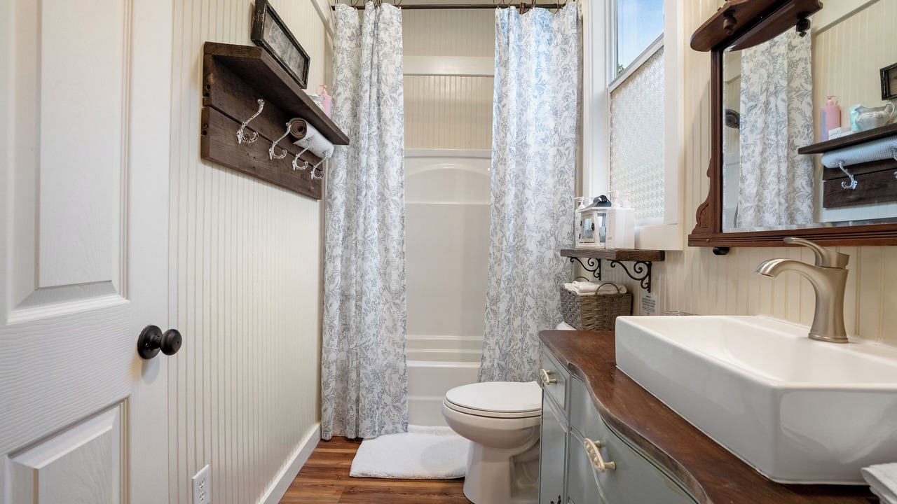 Photo of Bathroom in Hopkins County