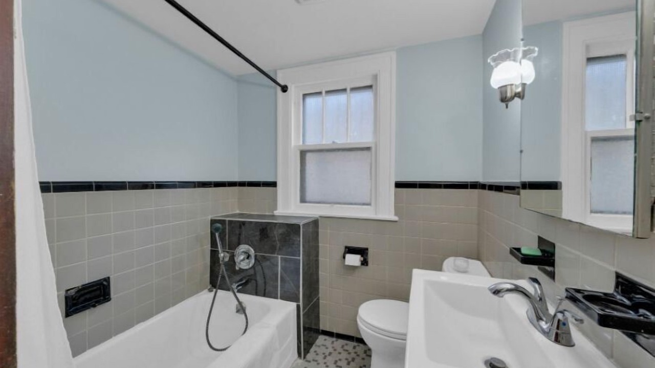 Photo of Bathroom in Bridgeview