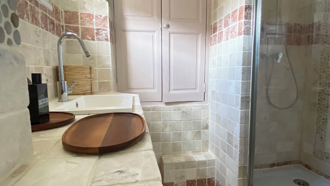 Photo of Bathroom in Pujaut