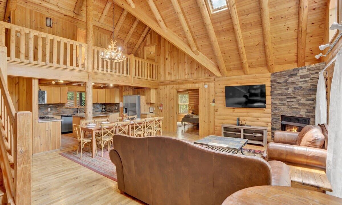 Photo of Livingroom in Briar Crest Woods