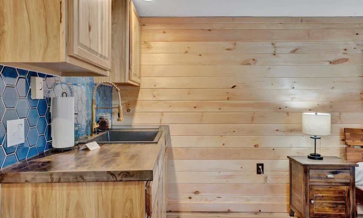 Photo of Others in Canadensis