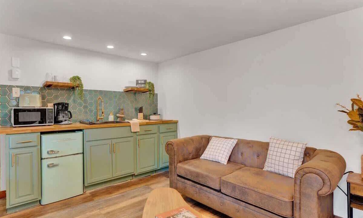 Photo of Others in Canadensis