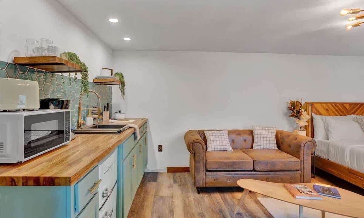 Photo of Others in Canadensis