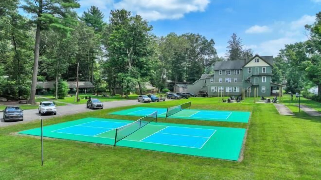 Photo of Others in Canadensis