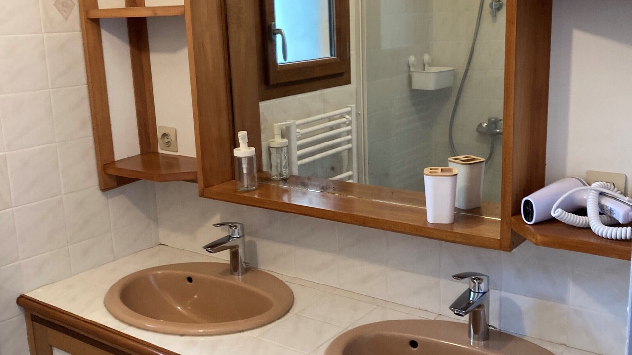 Photo of Bathroom in Vouneuil-sur-Vienne