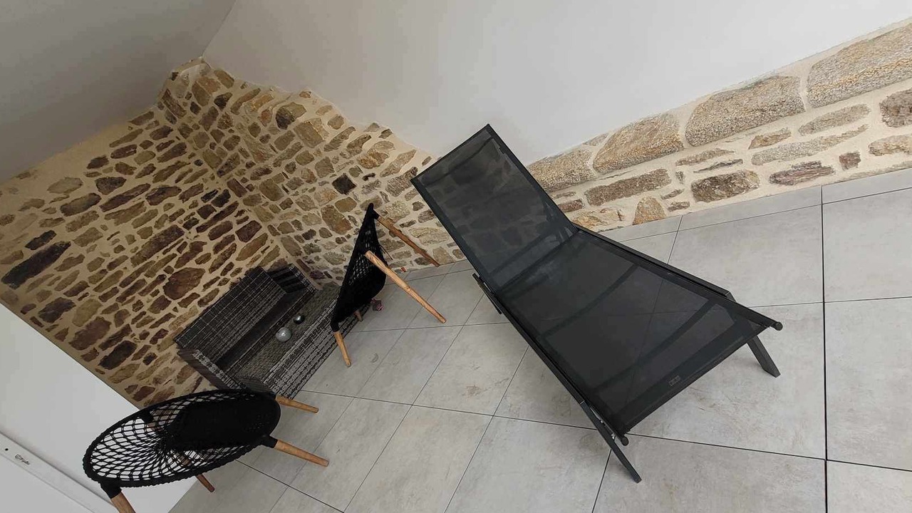 Photo of Others in Peaule