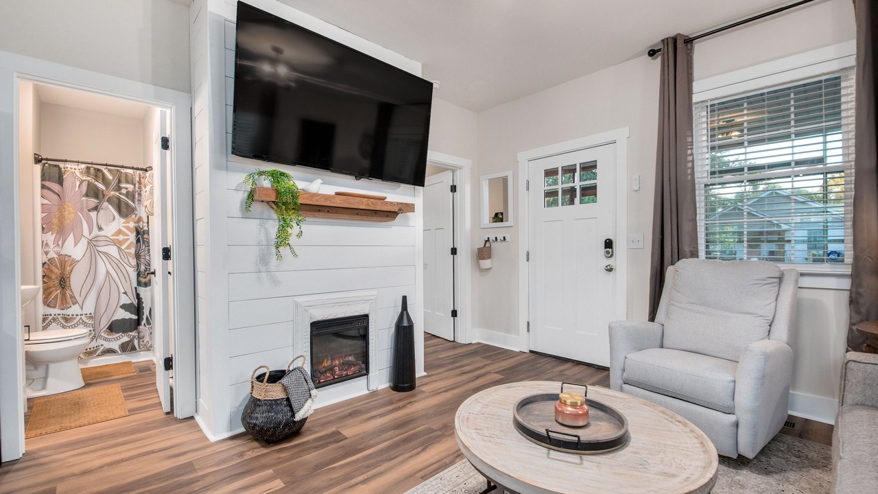 Photo of Livingroom in Guntersville