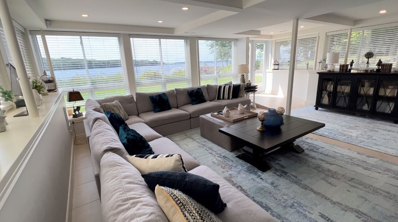 Photo of Livingroom in Howe Island