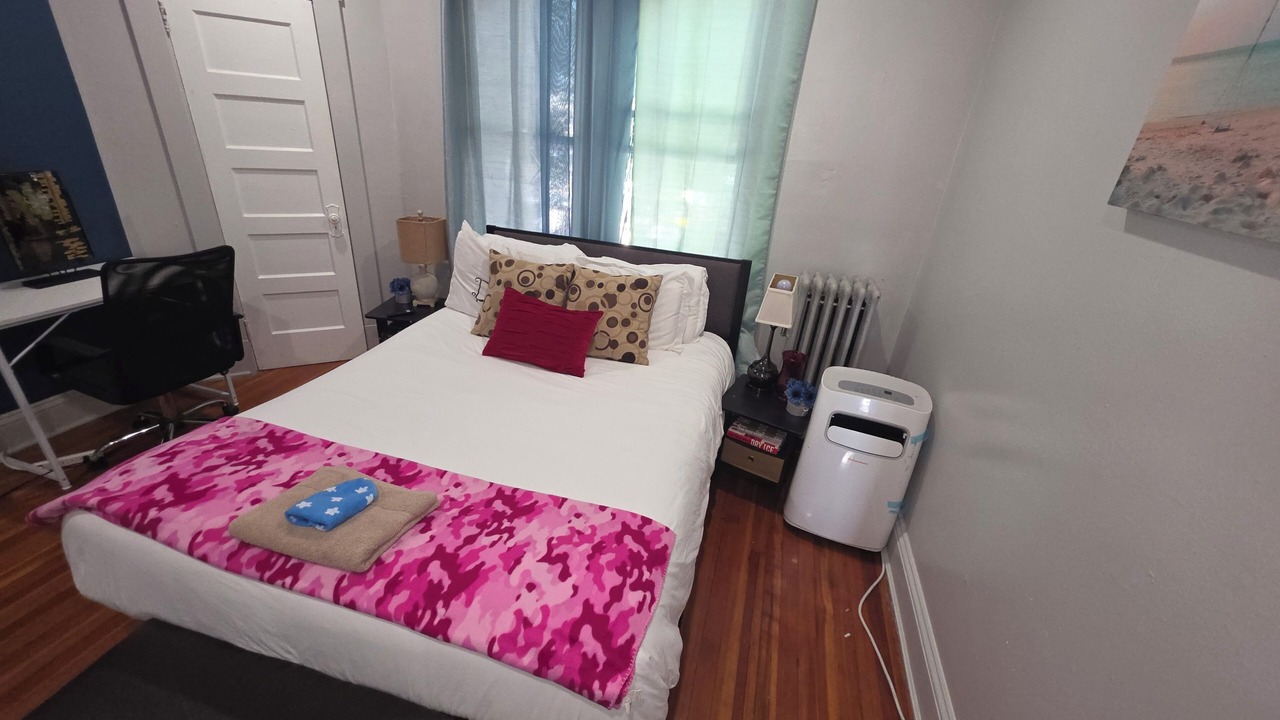 Photo of Bedroom in Center