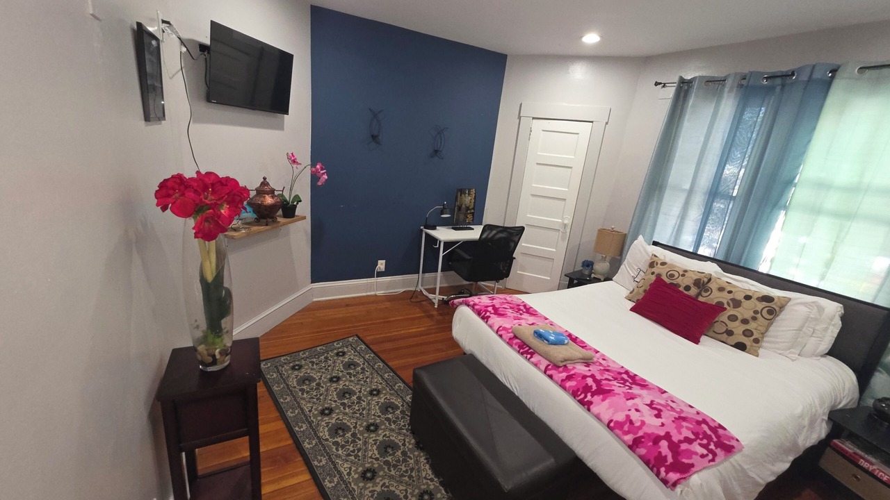 Photo of Bedroom in Center