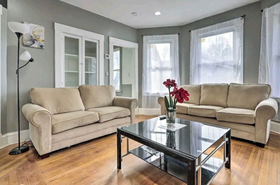 Photo of Livingroom in Center