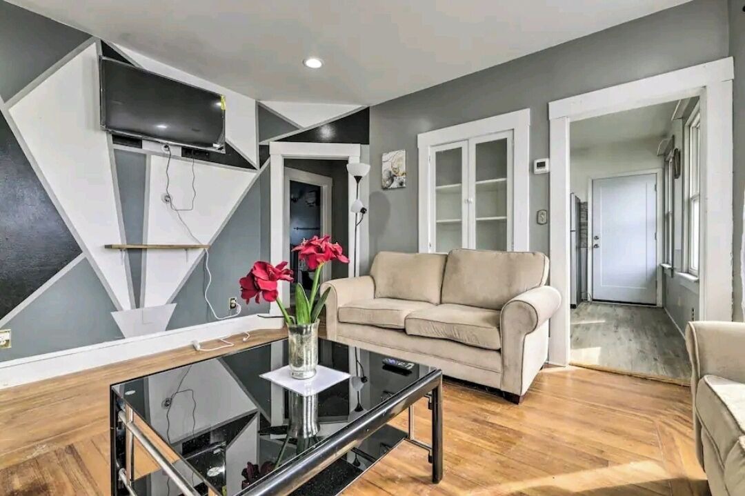 Photo of Livingroom in Center