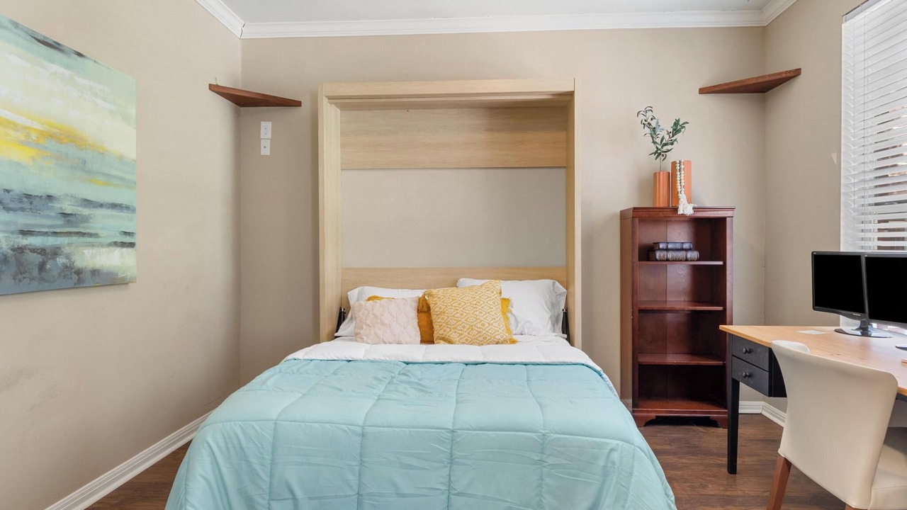 Photo of Bedroom in Manor