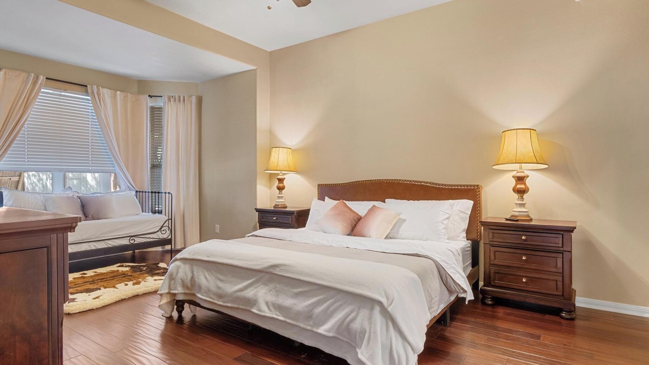 Photo of Bedroom in Manor