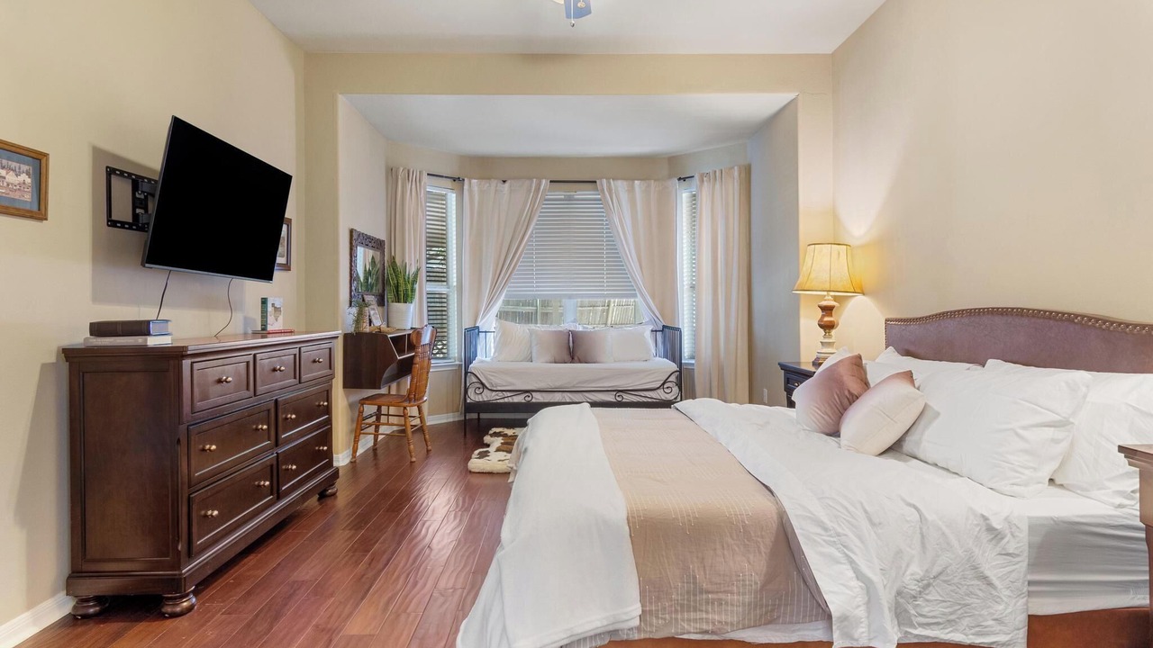 Photo of Bedroom in Manor