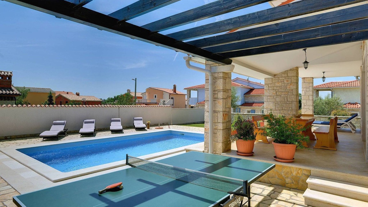 Photo of Patio Balcony in Gajana